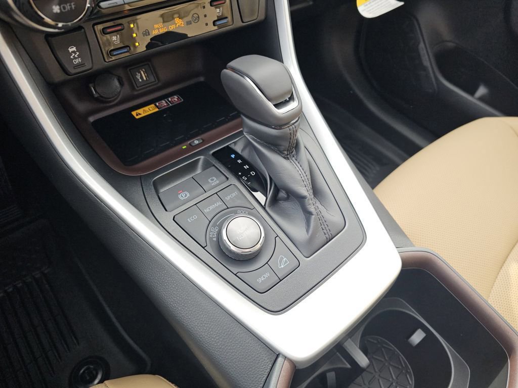 Used 2025 Toyota RAV4 Limited w/ Advanced Technology Package image 35