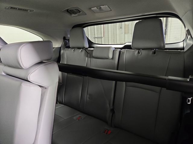 Used 2024 Toyota Highlander XLE AWD/4WD image 16