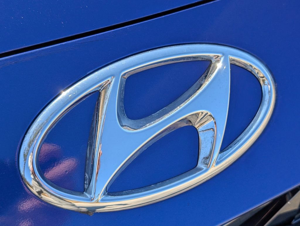 Used 2021 Hyundai Elantra SEL w/ Convenience + Premium Package FWD image 9