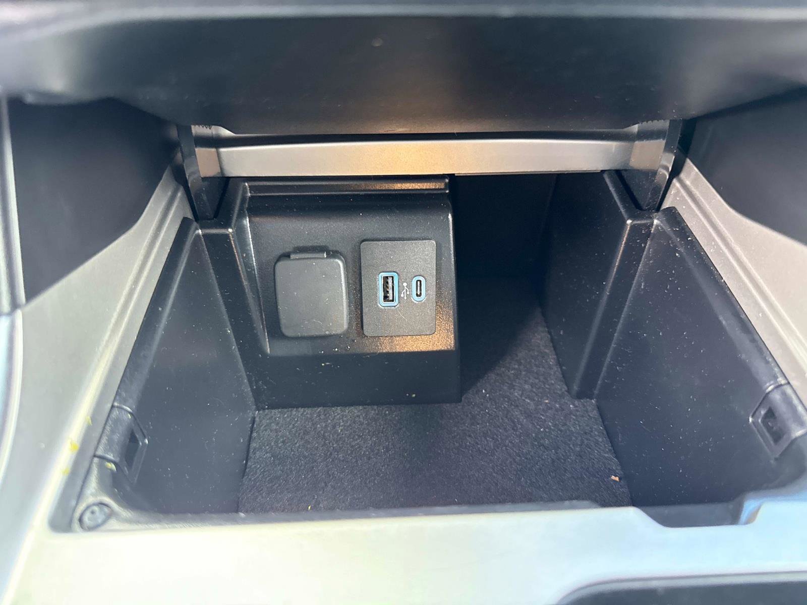 Used 2023 Ford Explorer Platinum w/ Technology Package image 30