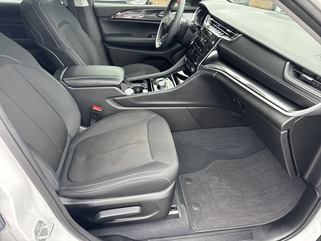Certified 2023 Jeep Grand Cherokee Laredo AWD/4WD image 15