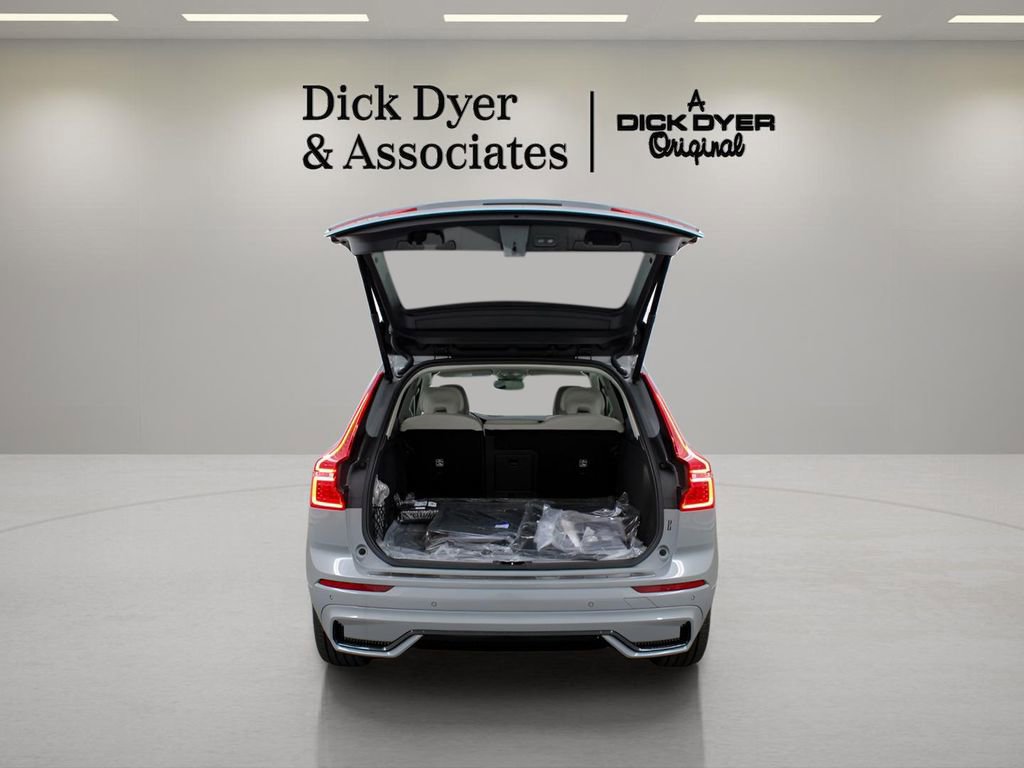 New 2025 Volvo XC60 T8 Ultra w/ Protection Package Premier image 3