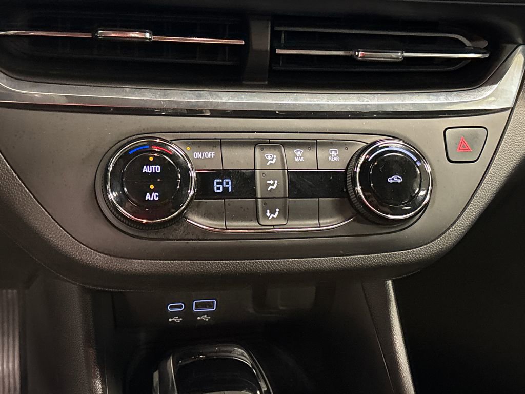 Used 2025 Buick Envista Preferred FWD image 38