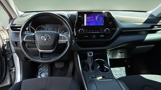 Used 2023 Toyota Highlander LE FWD image 16