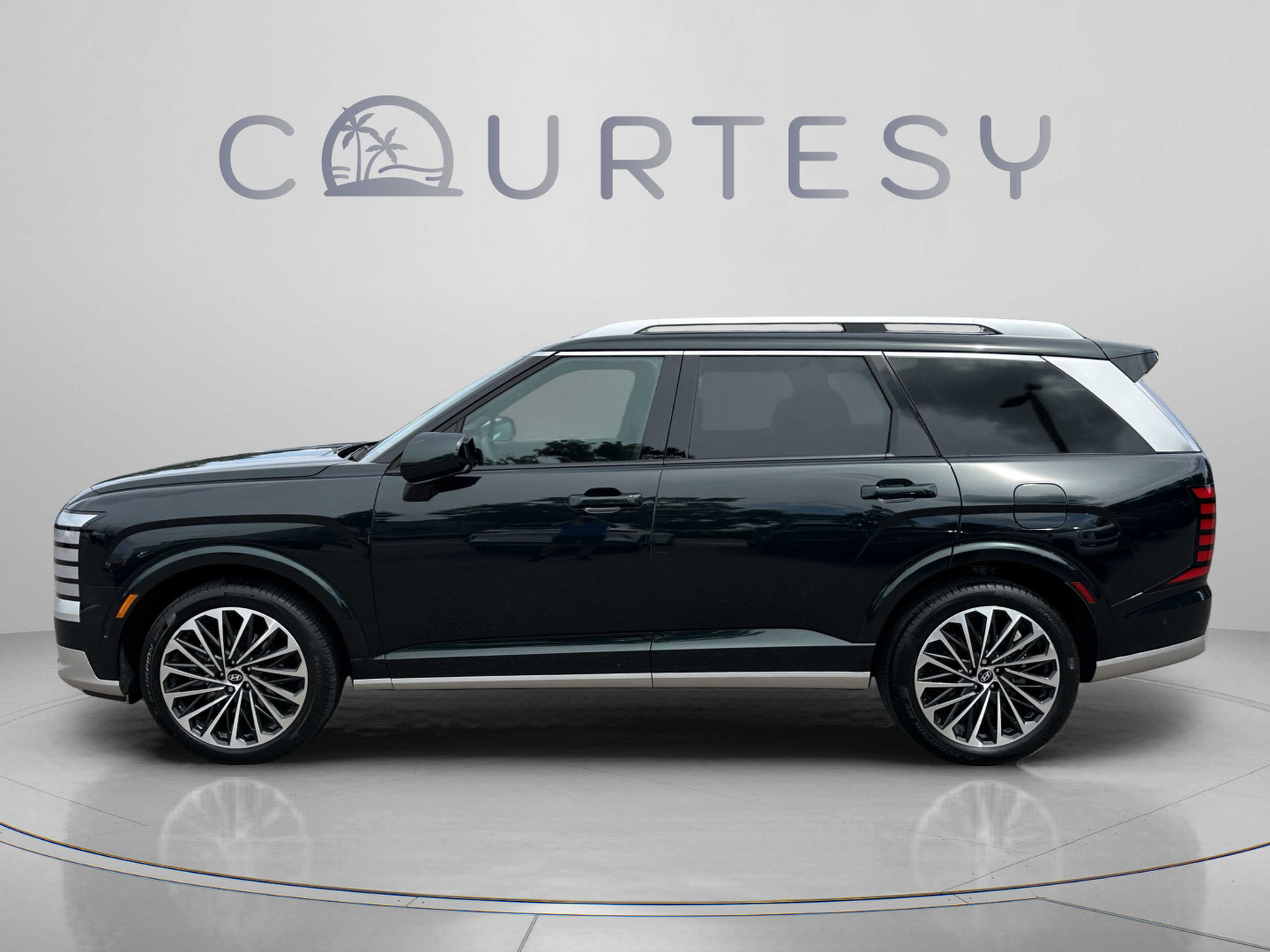 Certified 2026 Hyundai Palisade Calligraphy FWD image 2