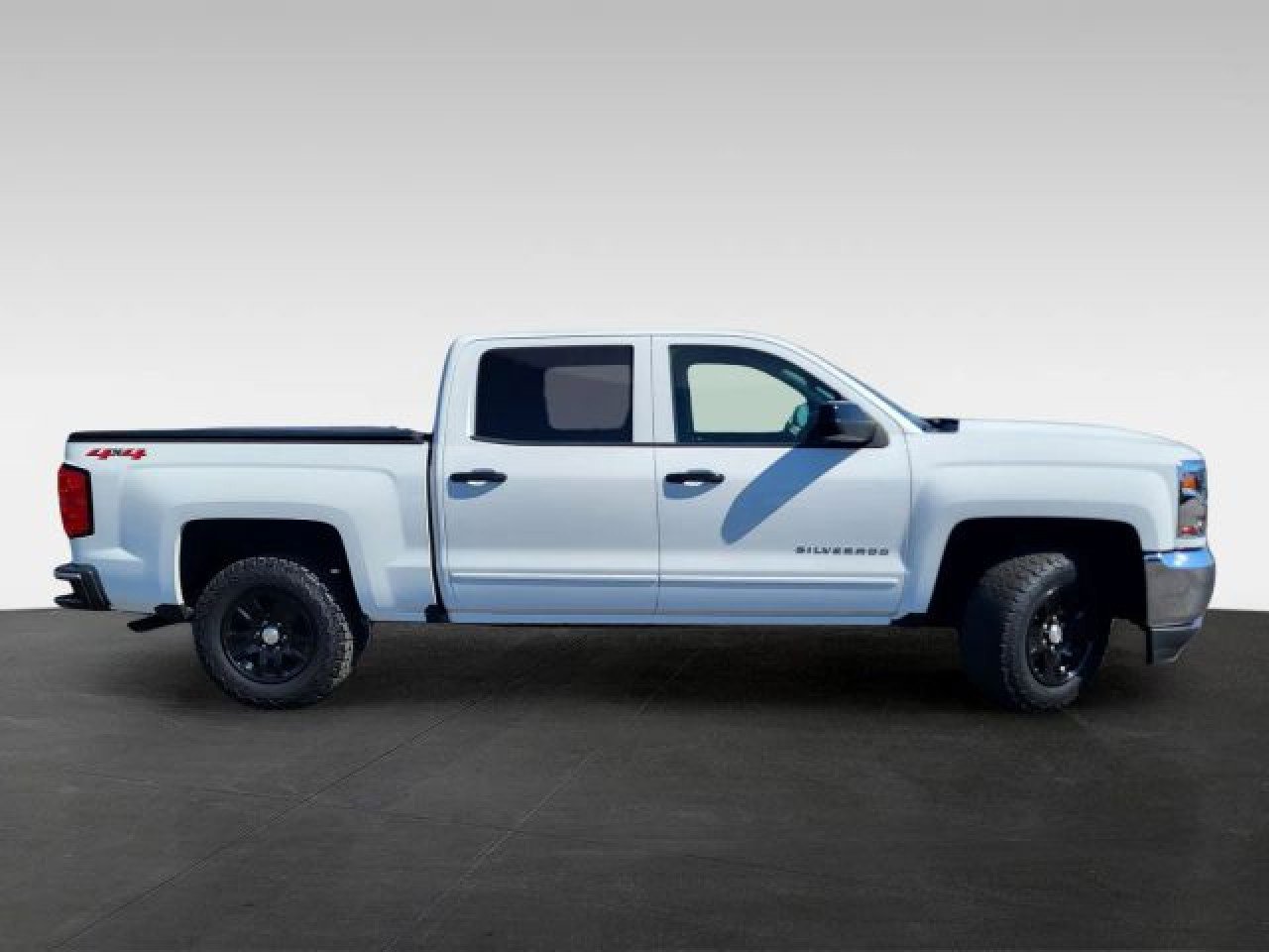 Used 2018 Chevrolet Silverado 1500 LT w/ Trailering Package image 5