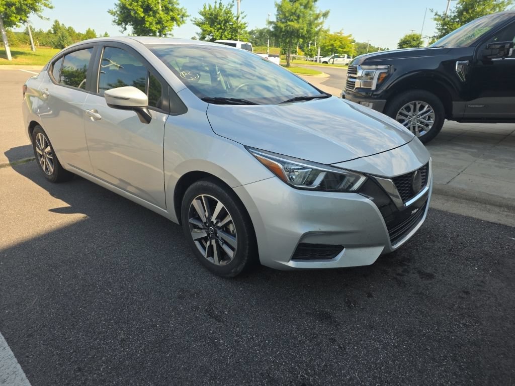 Used 2020 Nissan Versa SV FWD image 4