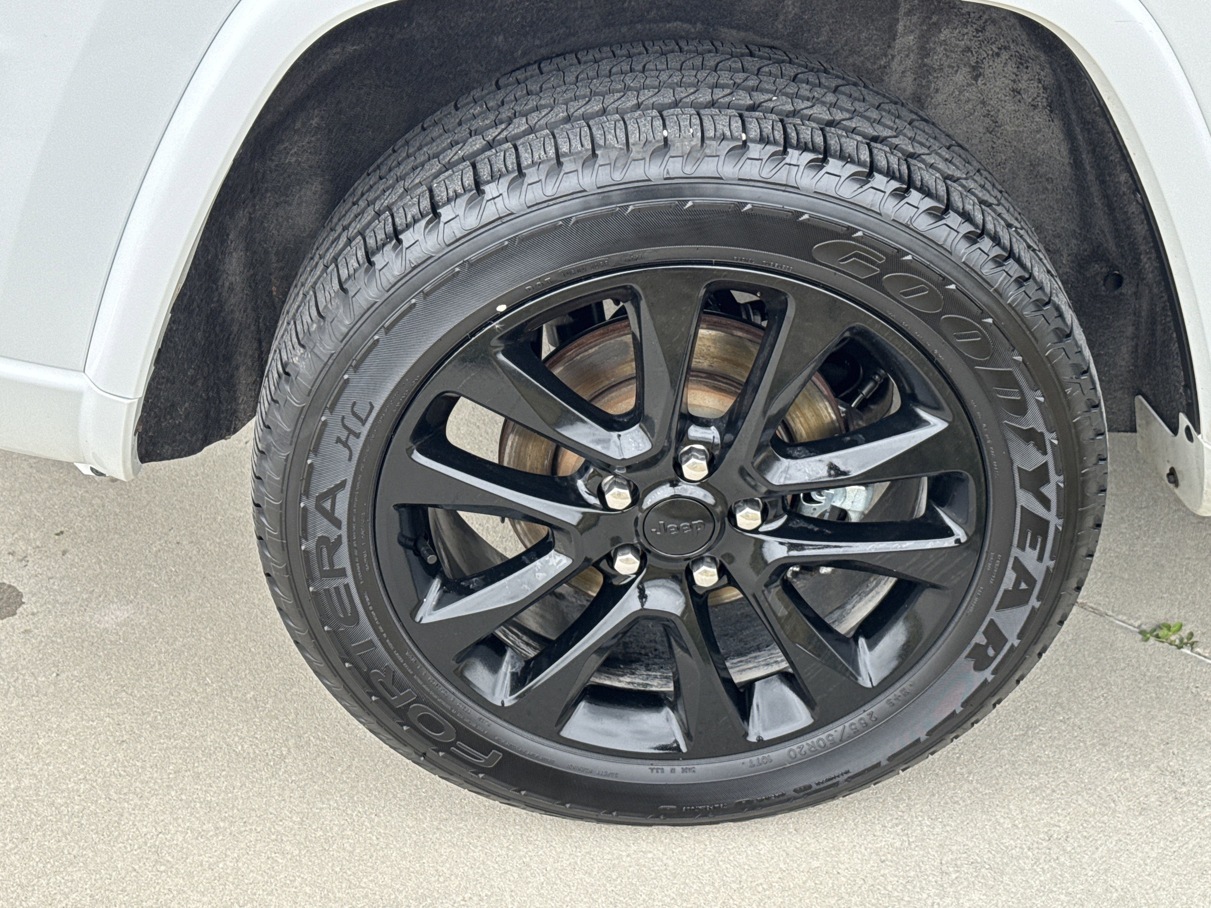 Used 2021 Jeep Grand Cherokee Laredo X image 12