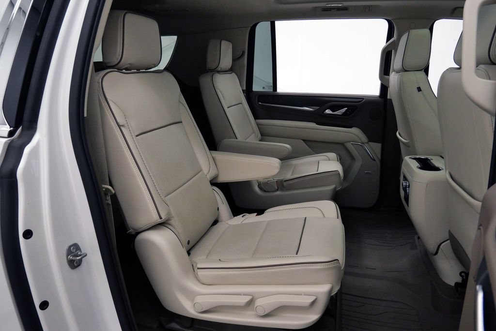 Used 2023 GMC Yukon XL Denali AWD/4WD image 18