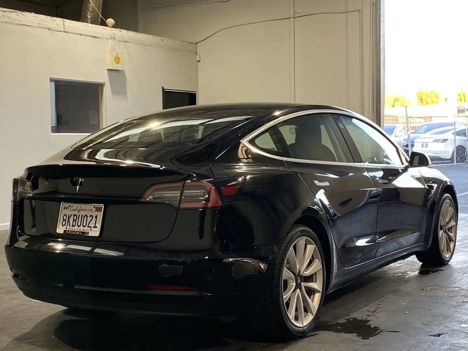 Used 2019 Tesla Model 3 Mid Range image 4
