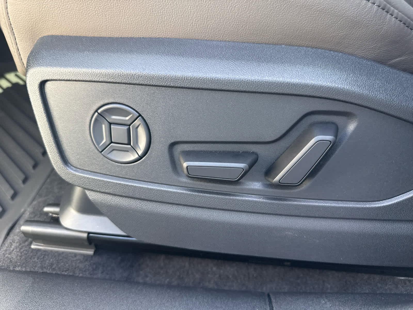 New 2025 Audi Q5 Premium Plus image 14