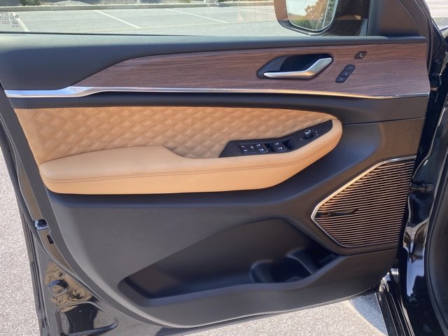 New 2025 Jeep Grand Cherokee Summit image 12