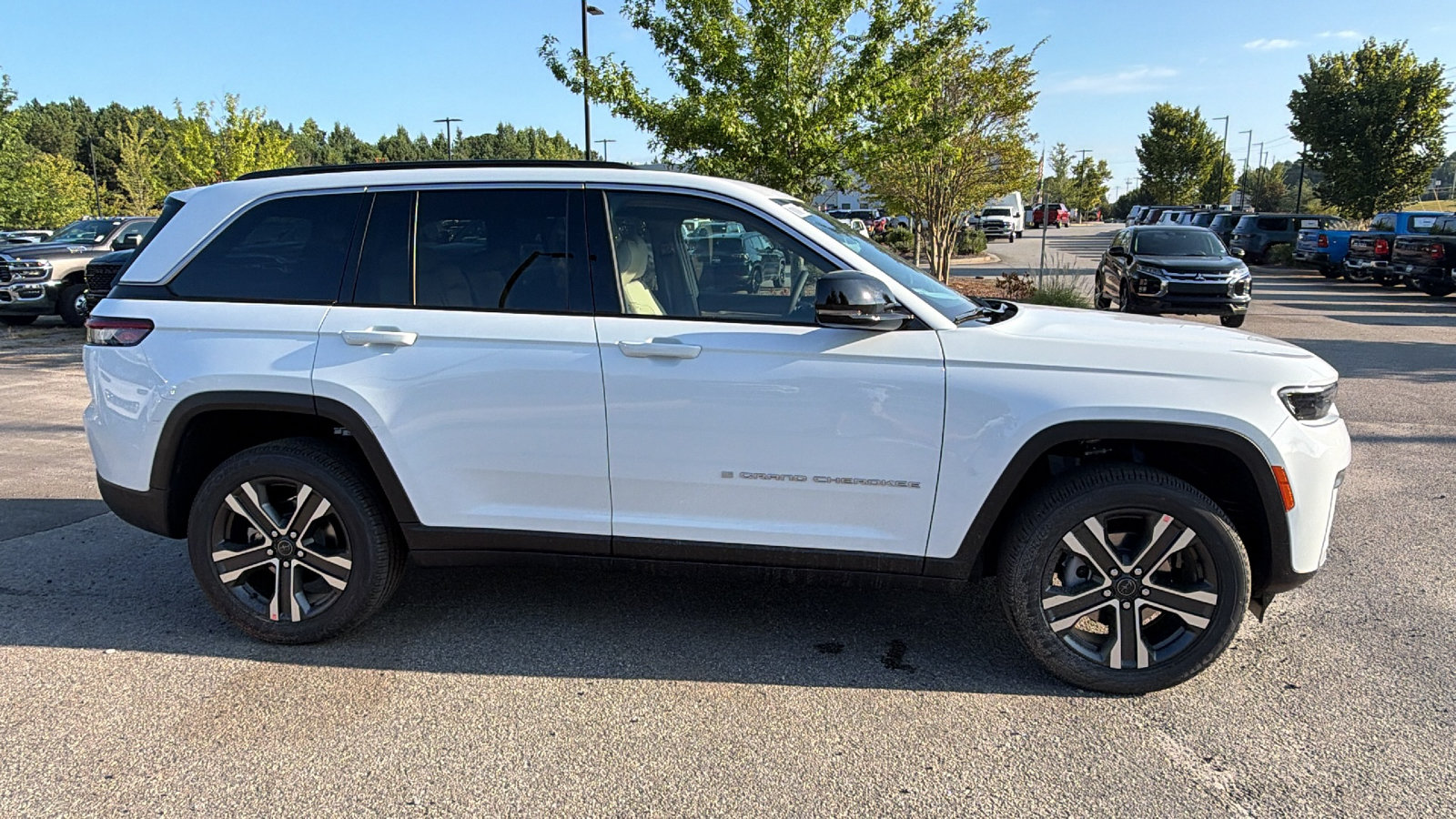 New 2027 Jeep Grand Cherokee Limited AWD/4WD image 7