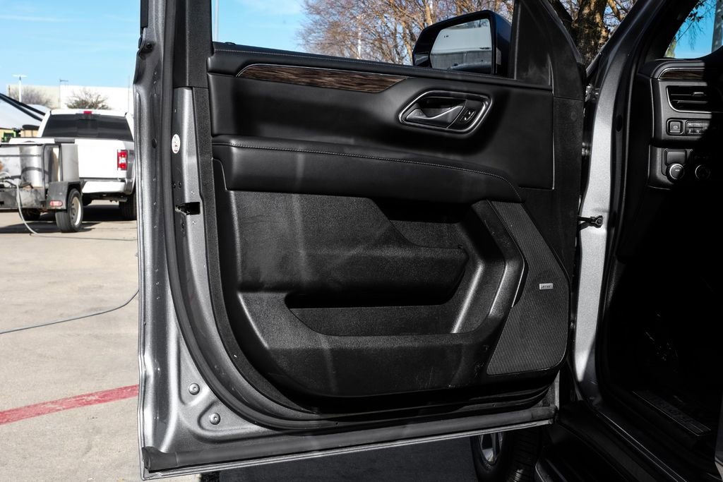 Used 2022 Chevrolet Suburban LT w/ Luxury Package image 46