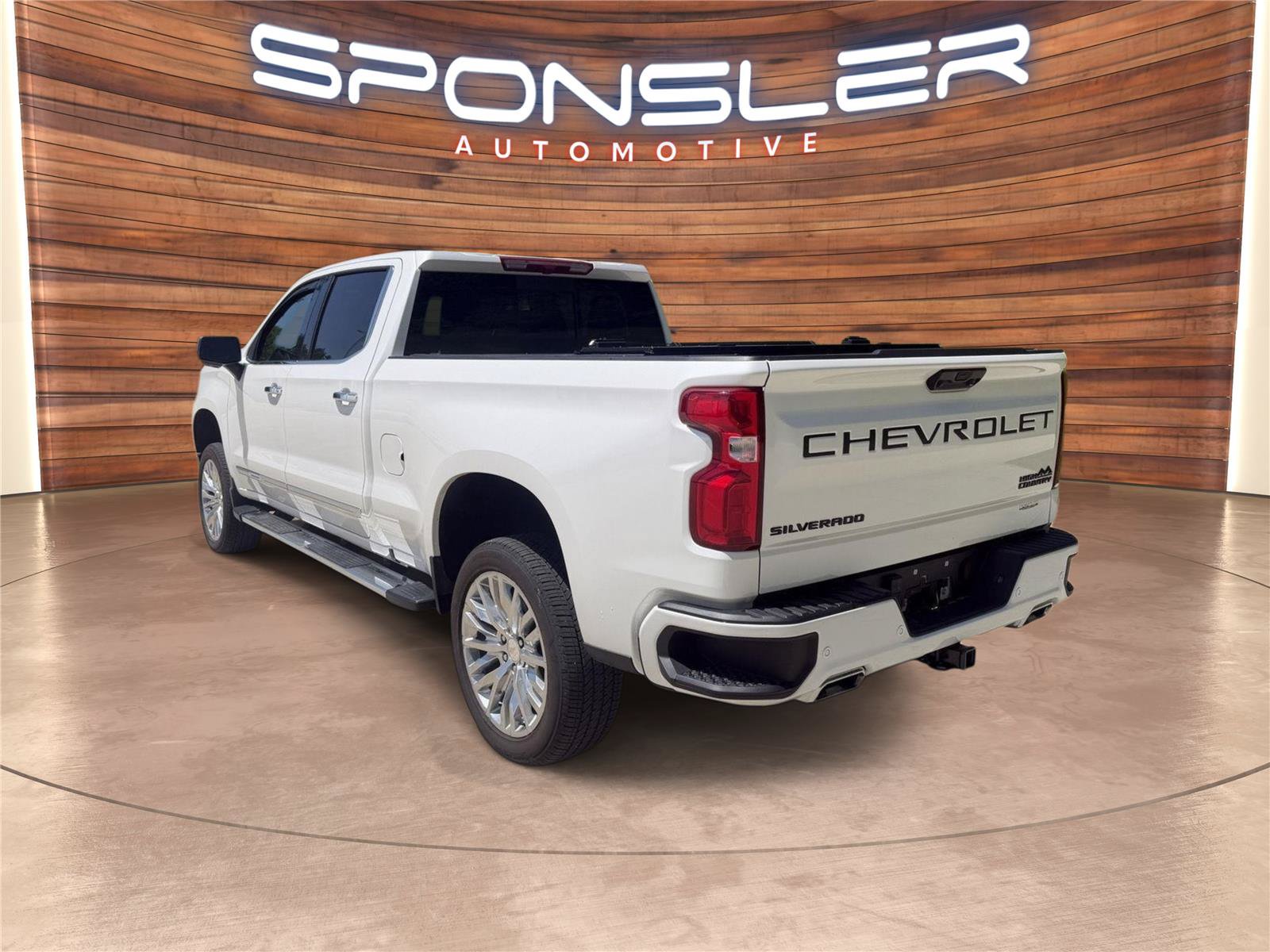 Used 2025 Chevrolet Silverado 1500 High Country w/ High Country Premium Package AWD/4WD image 4