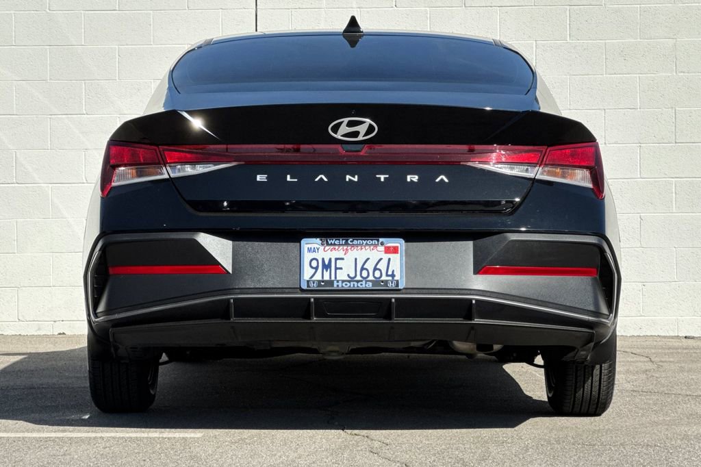 Used 2024 Hyundai Elantra SE image 8