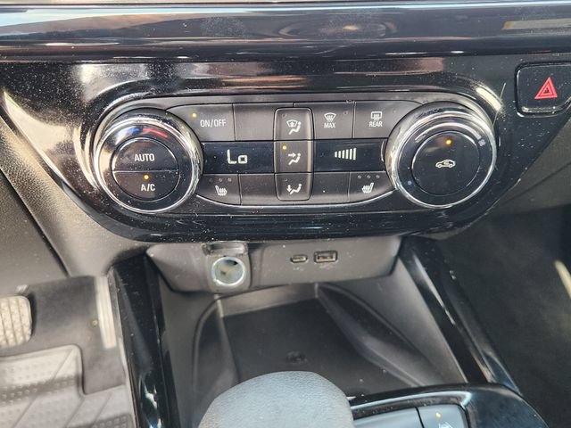 Used 2024 Chevrolet Trax RS w/ Sunroof Package FWD image 18