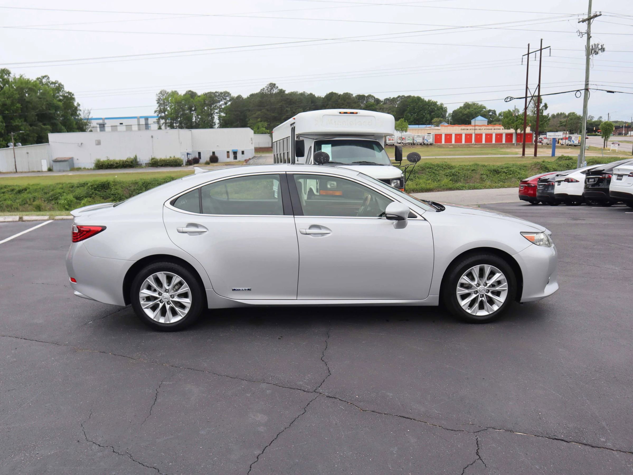 Used 2013 Lexus ES 300h w/ Luxury Pkg FWD image 11