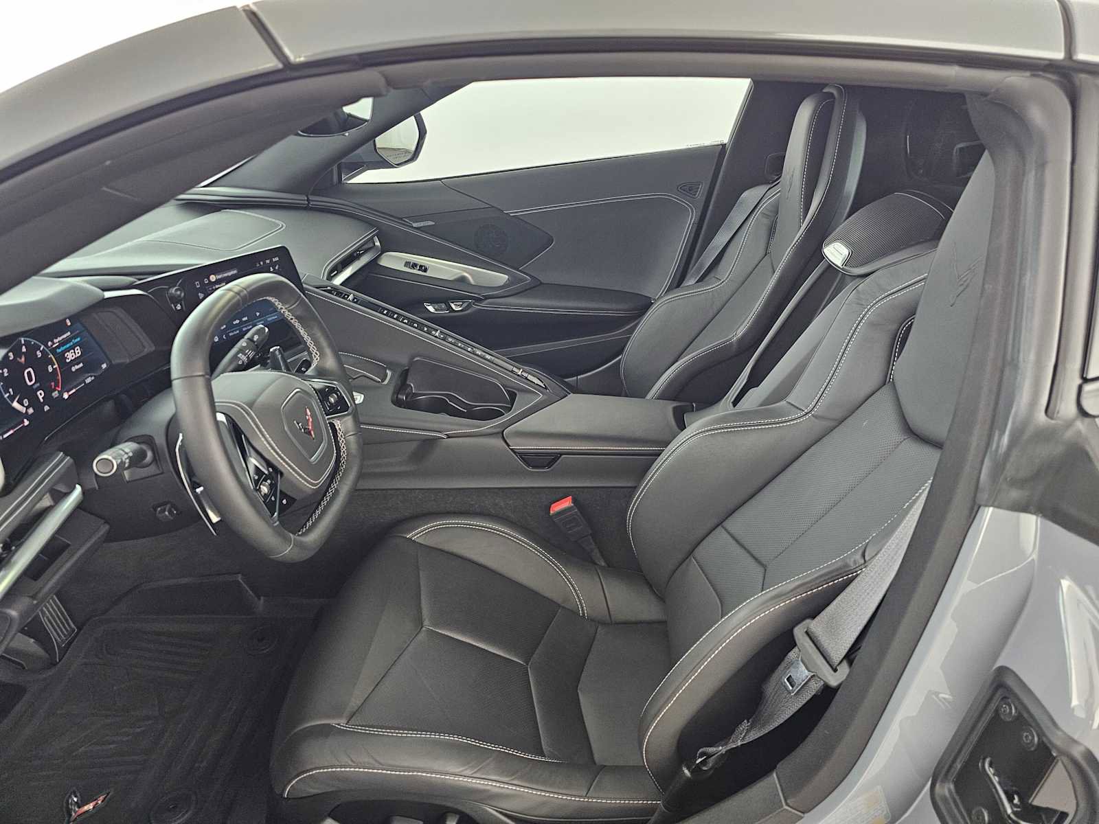 Used 2025 Chevrolet Corvette Stingray Coupe w/ 1LT RWD image 16