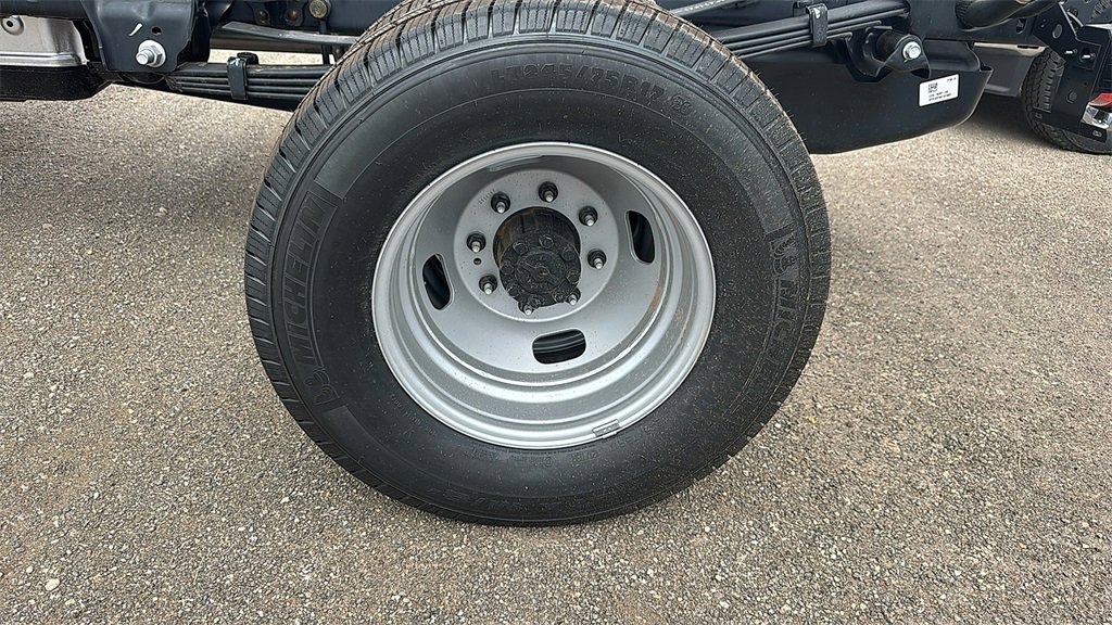 New 2025 Ford F350 XL w/ XL Chrome Package image 19