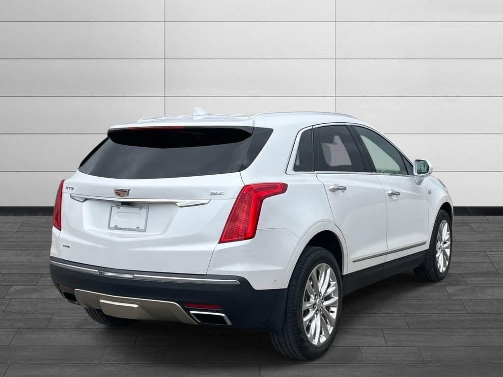 Used 2017 Cadillac XT5 Platinum w/ Driver Assist Package image 5