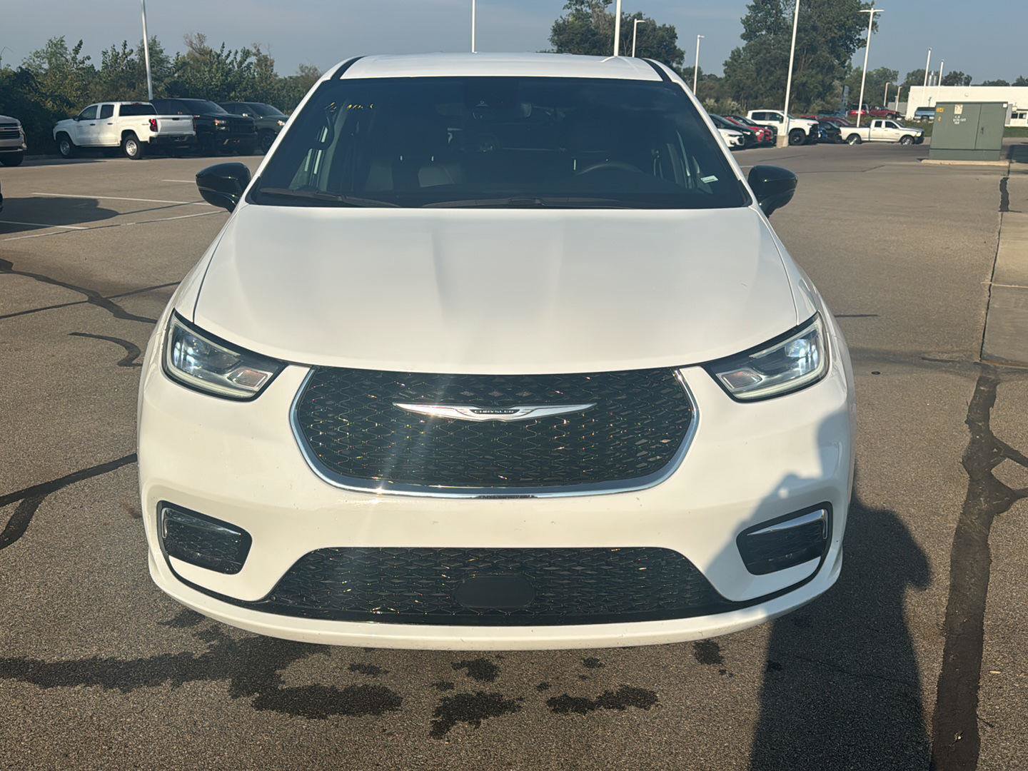 Used 2025 Chrysler Pacifica Select FWD image 8