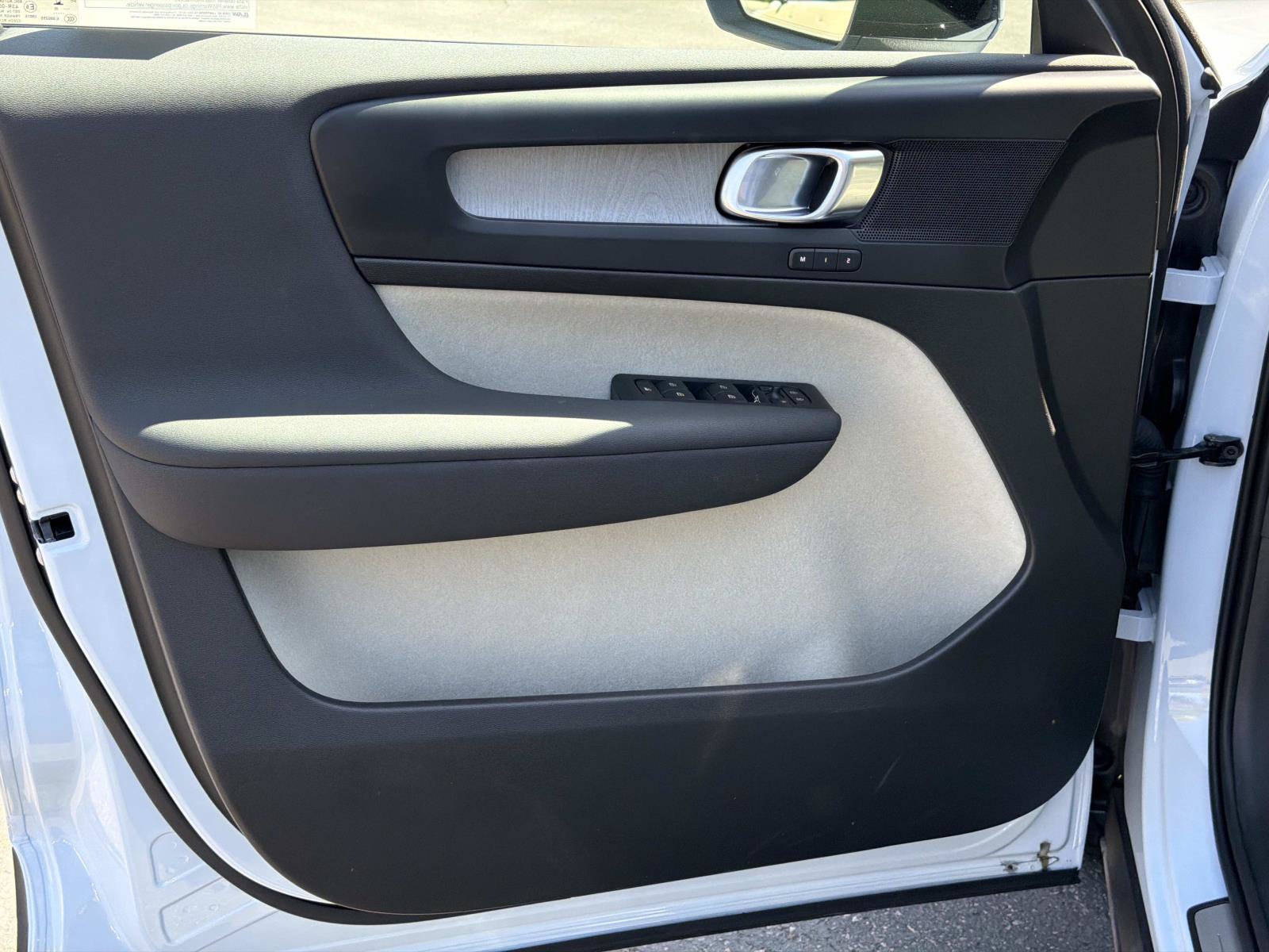 New 2026 Volvo XC40 B5 Plus w/ Protection Package Premier AWD/4WD image 15