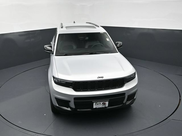 Used 2023 Jeep Grand Cherokee L Laredo AWD/4WD image 13