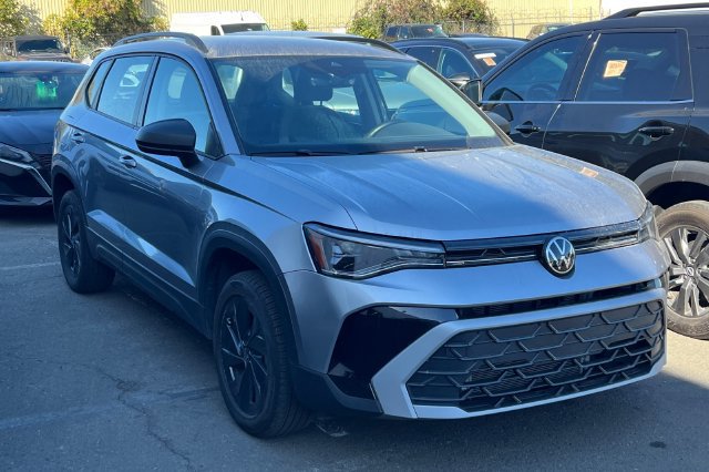 Used 2025 Volkswagen Taos S FWD image 2
