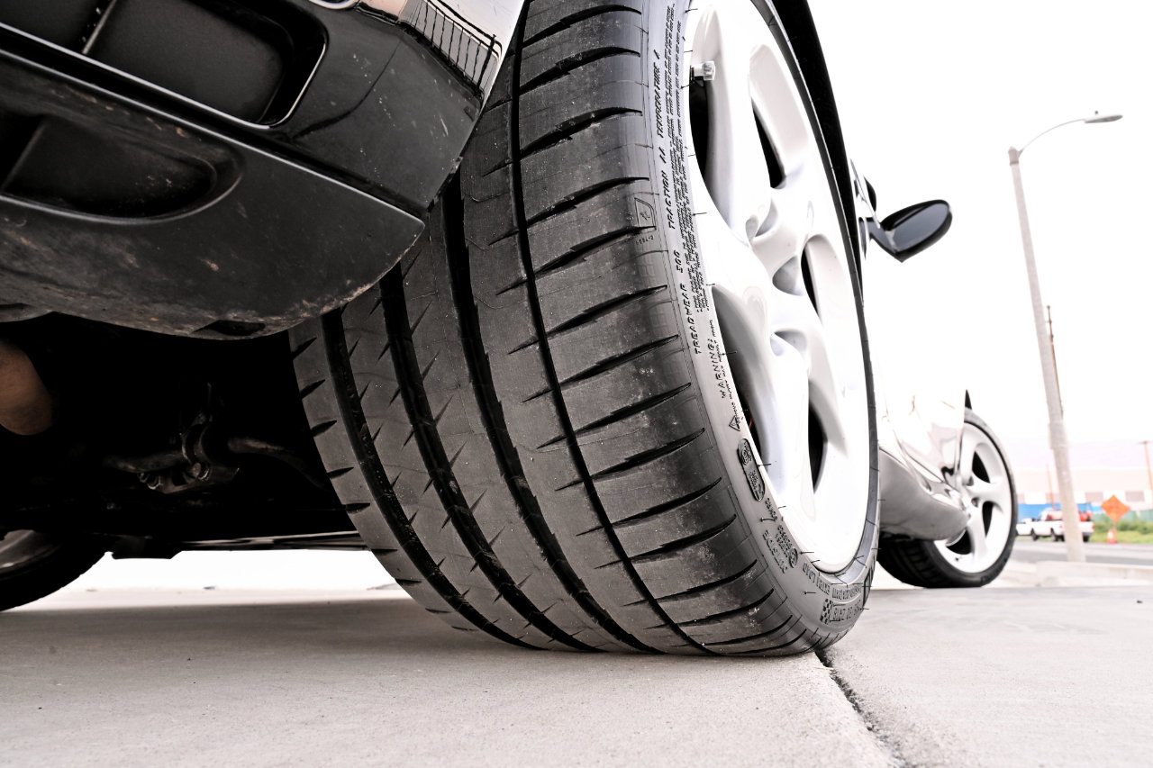 Used 2004 Porsche 911 Carrera 4S image 43