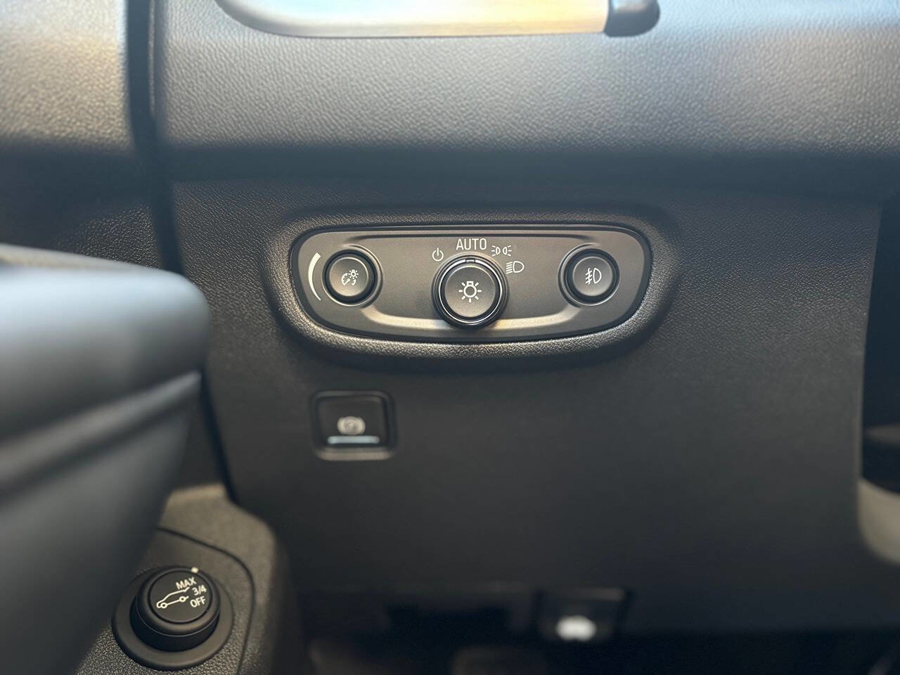 Used 2024 GMC Terrain SLT image 29