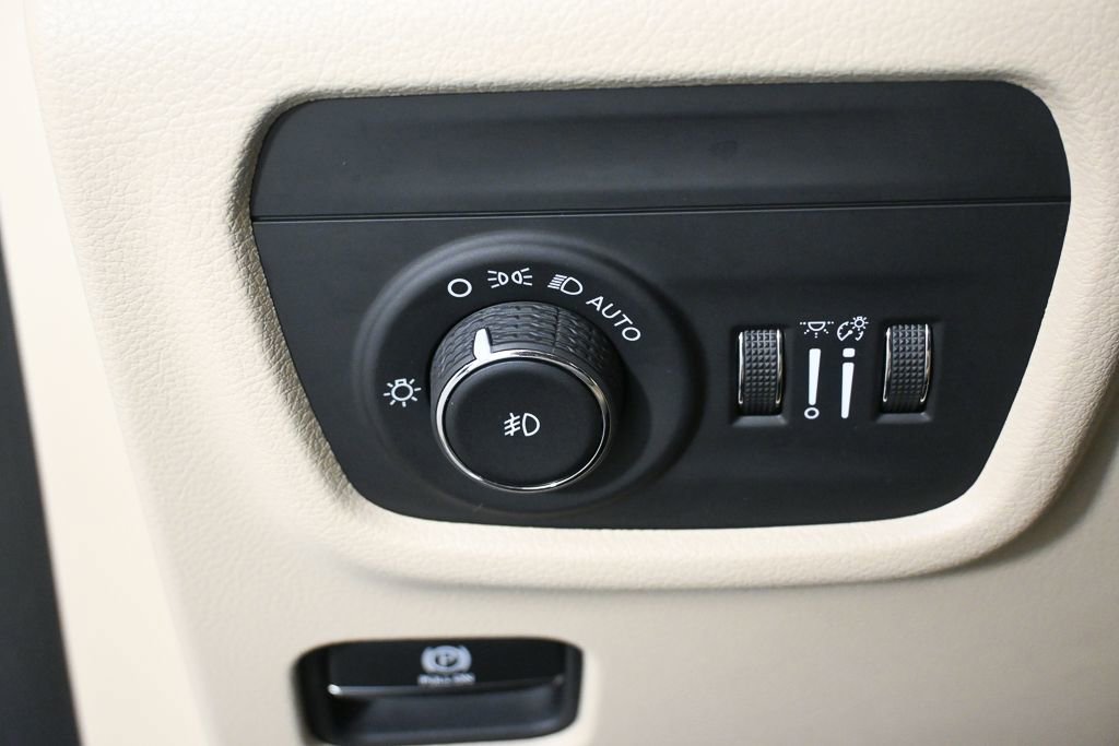 Used 2021 Jeep Grand Cherokee L Limited image 9