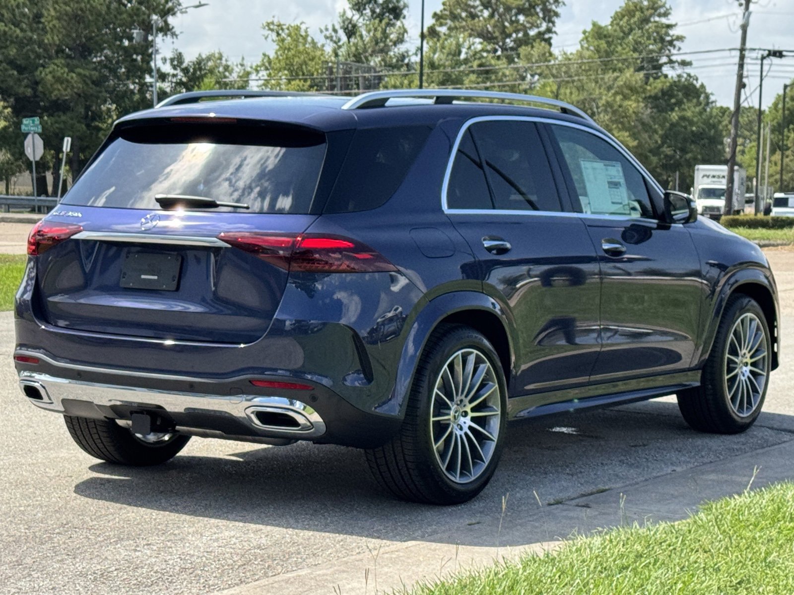 New 2026 Mercedes-Benz GLE 350 4MATIC image 3