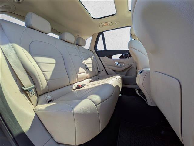Used 2021 Mercedes-Benz GLC 300 4MATIC image 19
