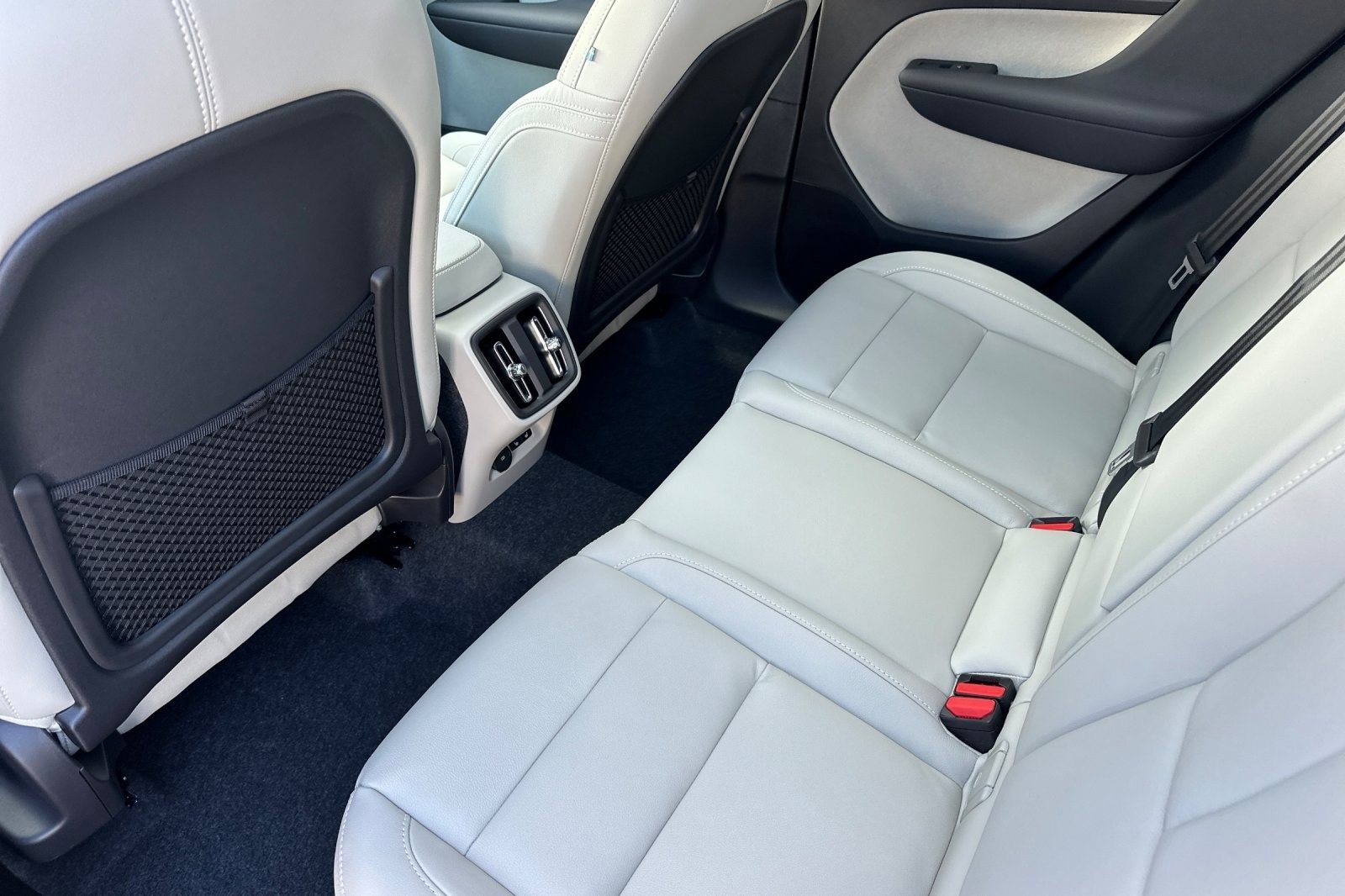New 2026 Volvo XC40 B5 Plus w/ Protection Package Premier image 4