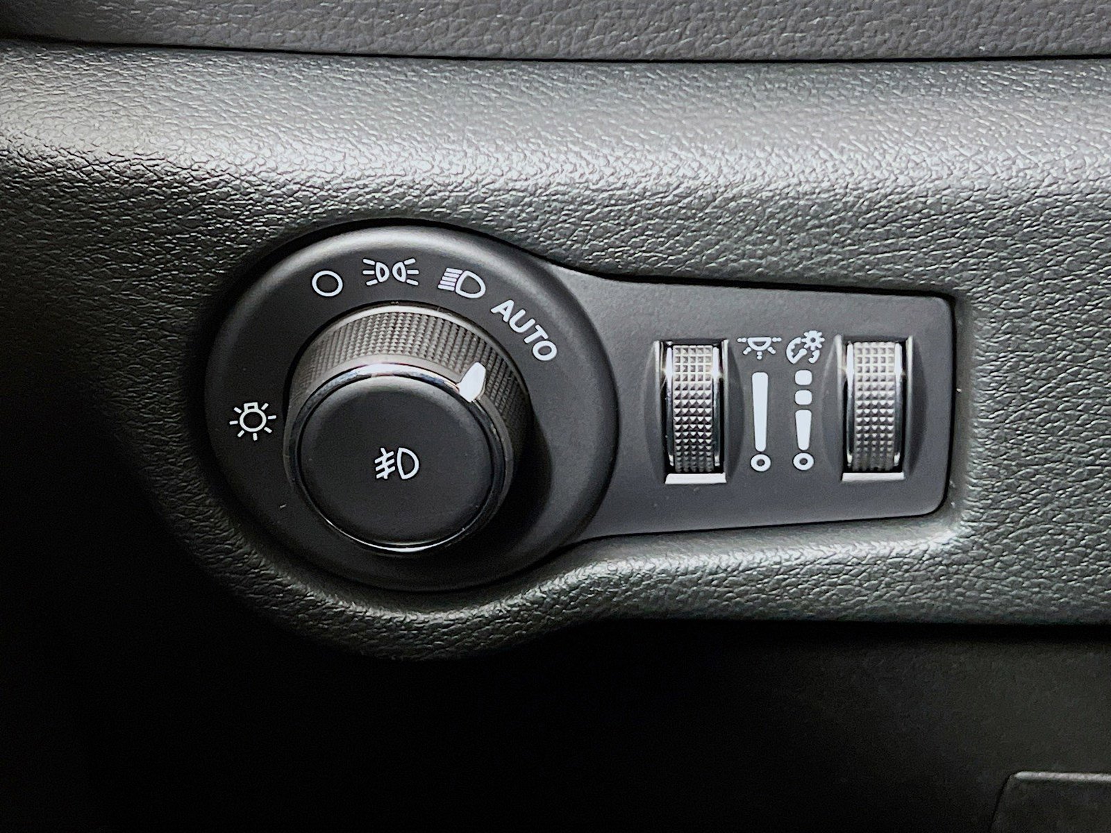 New 2026 Chrysler Pacifica Select FWD image 13