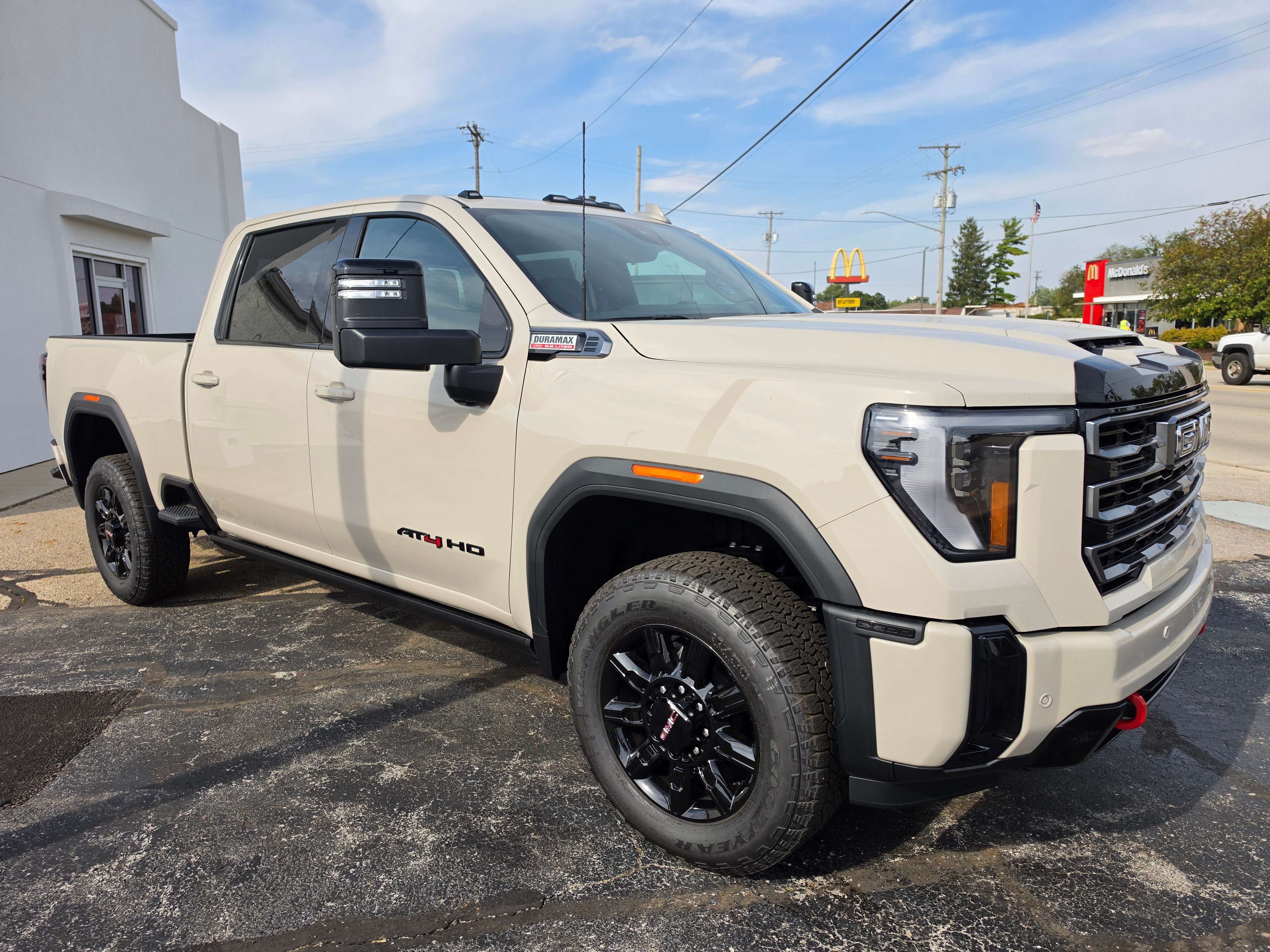 New 2026 GMC Sierra 2500 AT4 w/ AT4 Premium Plus Package AWD/4WD image 3