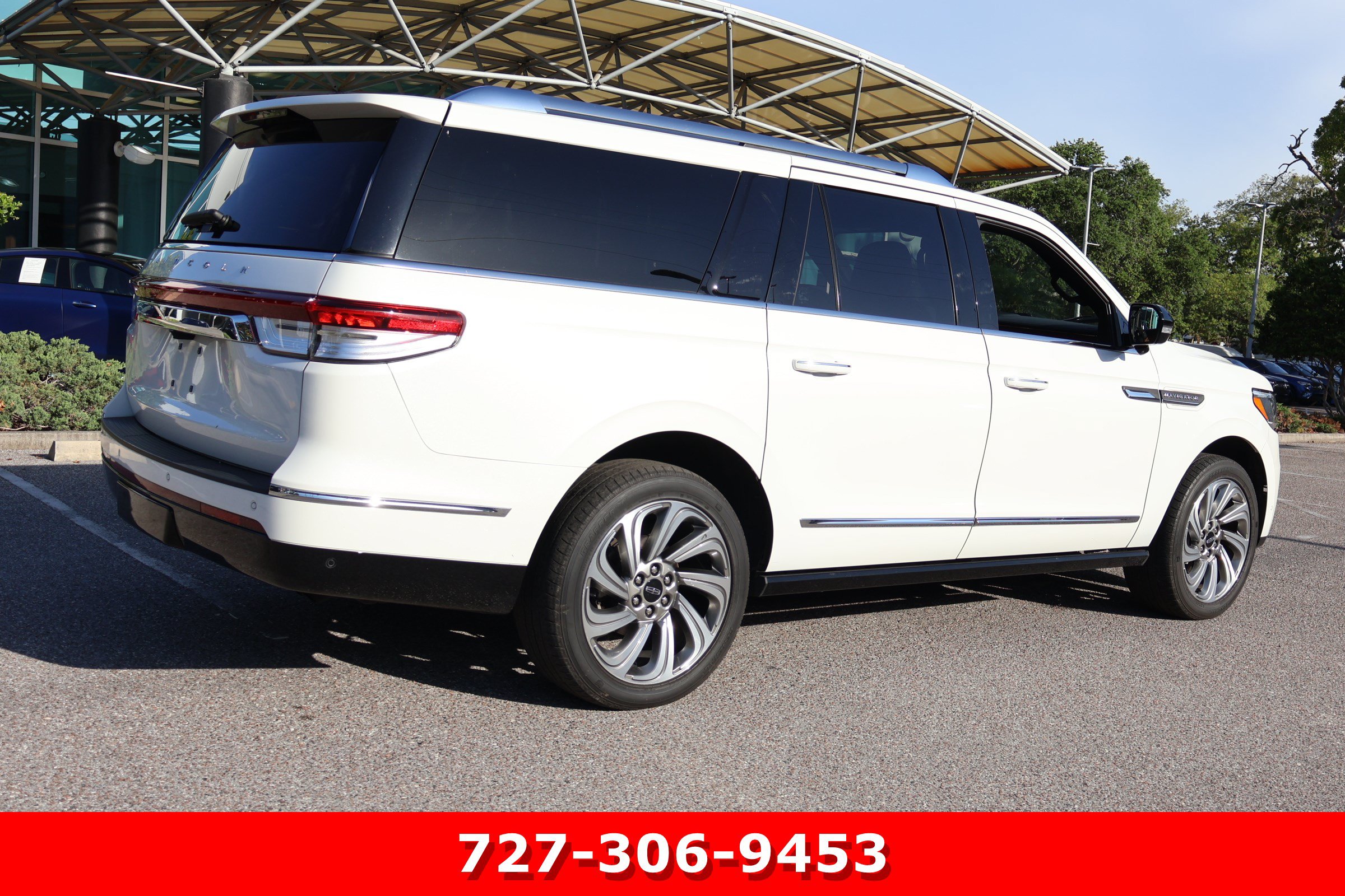 Used 2023 Lincoln Navigator L Reserve RWD image 9