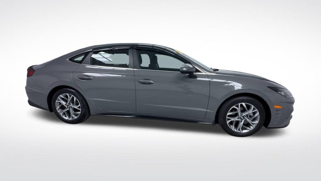 Used 2022 Hyundai Sonata SEL w/ Winter Weather Package FWD image 9