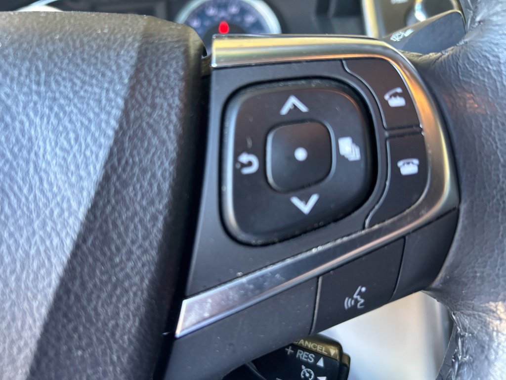 Used 2017 Toyota Camry XLE w/ Moonroof Package FWD image 9