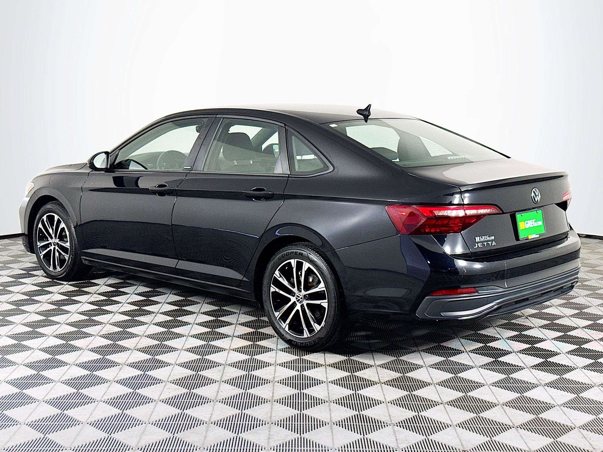 Used 2024 Volkswagen Jetta Sport FWD image 6