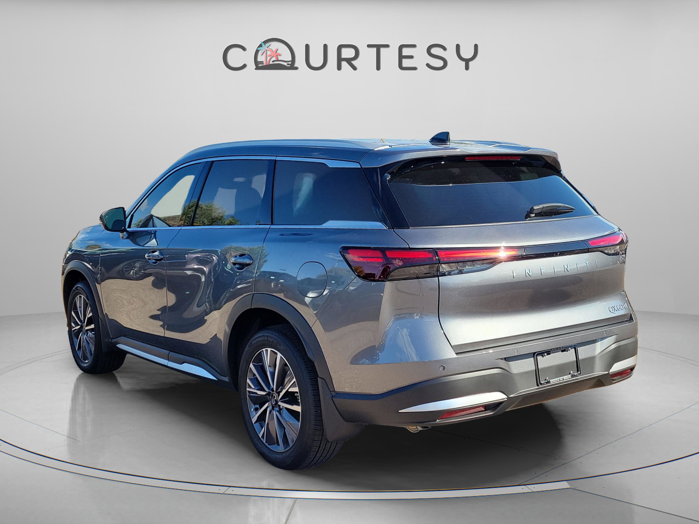 New 2026 INFINITI QX60 Luxe w/ Family Package image 3