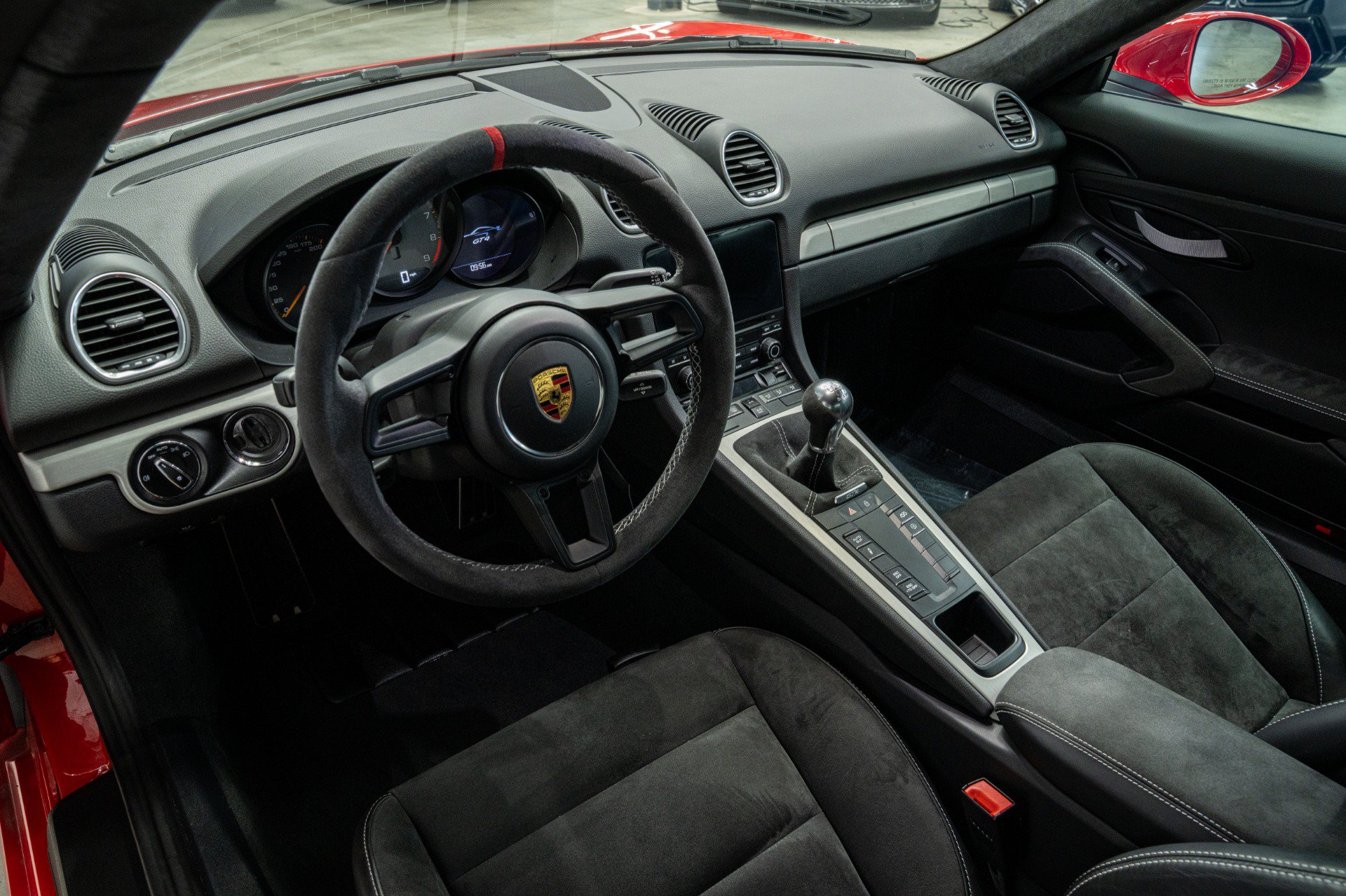Used 2020 Porsche 718 Cayman GT4 RWD image 12