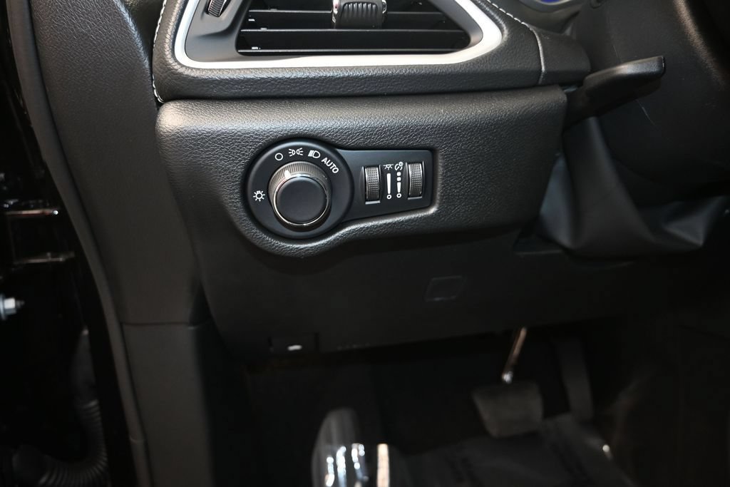 New 2027 Chrysler Pacifica Limited w/ Family Tech Group FWD image 13