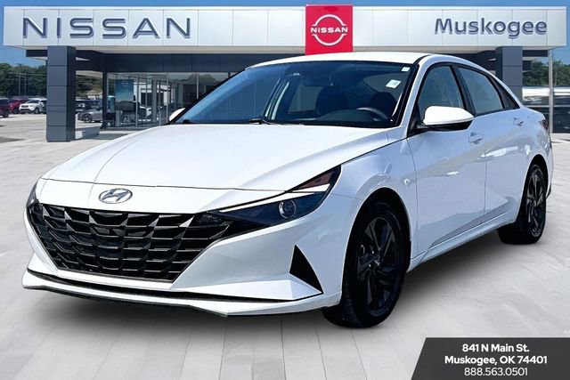 Used 2023 Hyundai Elantra SEL image 3