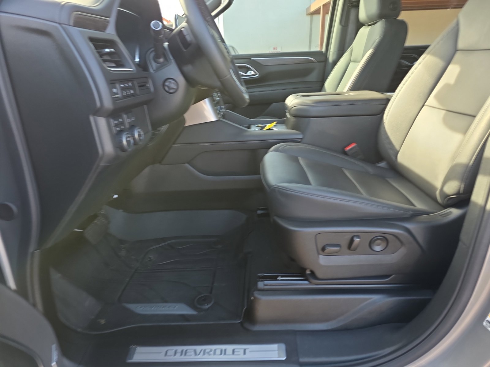 Used 2024 Chevrolet Tahoe Z71 w/ Luxury Package image 12