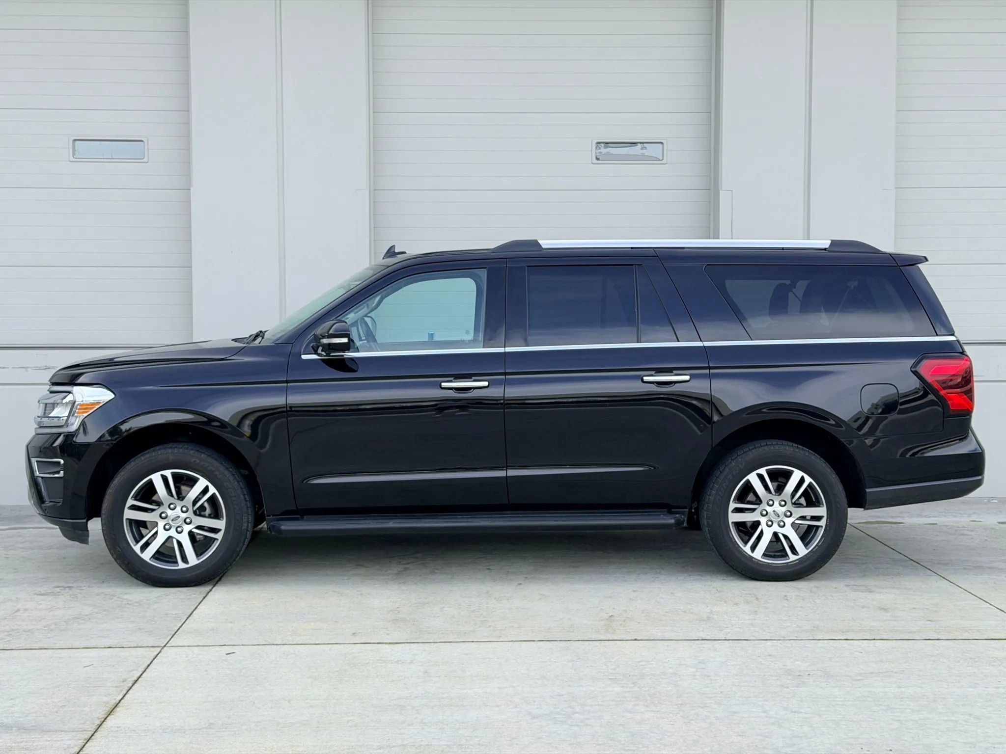 Used 2024 Ford Expedition Max Limited image 2