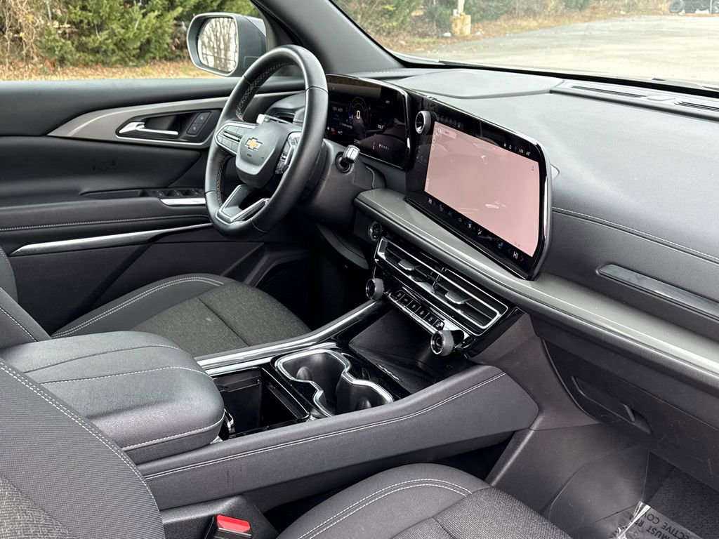 Used 2024 Chevrolet Traverse LT image 9