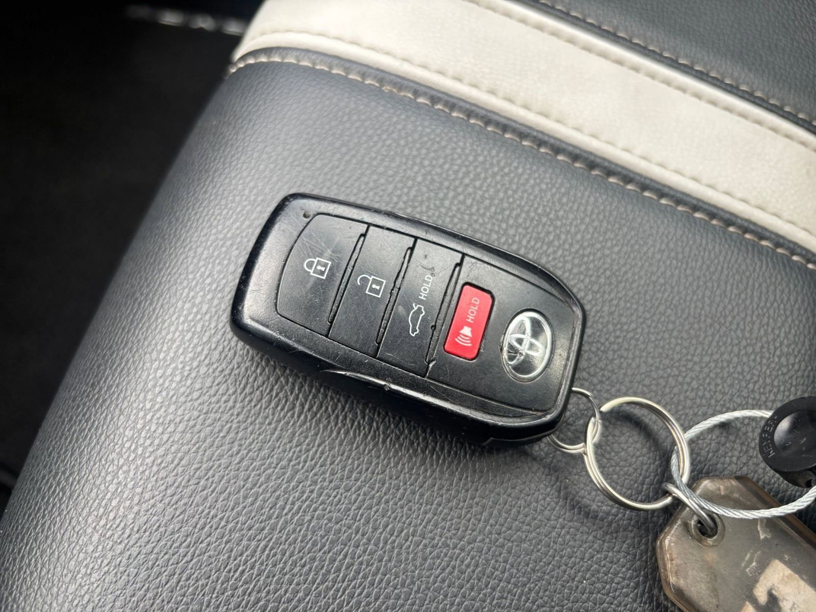 Used 2025 Toyota Camry SE image 21