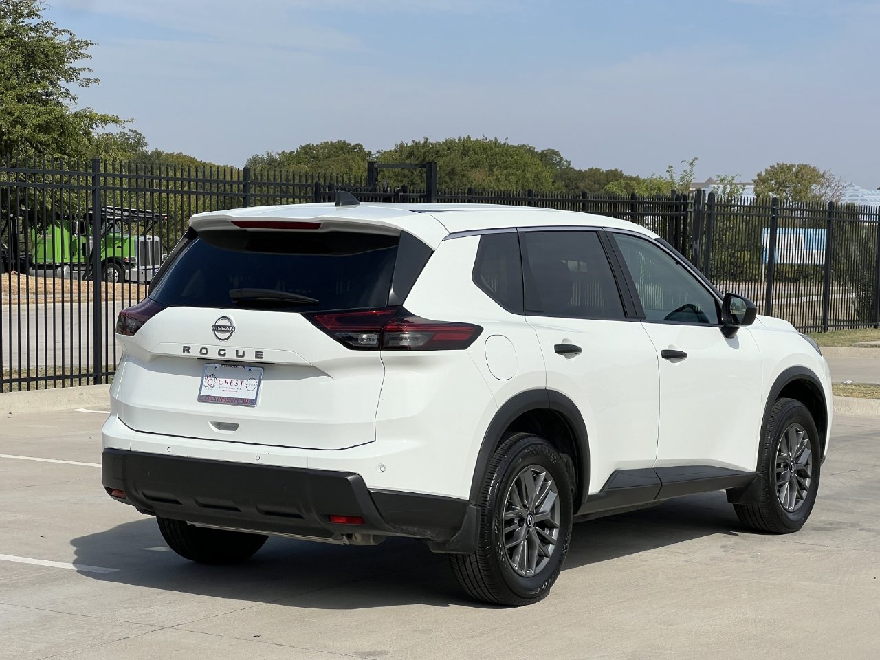 Used 2026 Nissan Rogue S FWD image 4